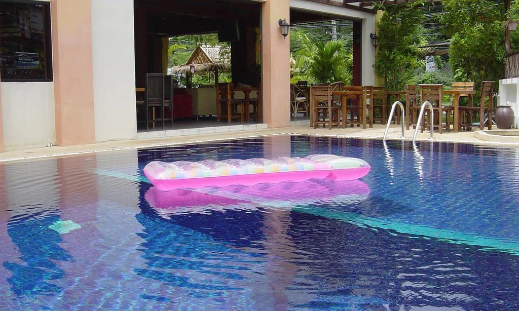 Karon Beach Pool Hotel Phuket Exteriör bild